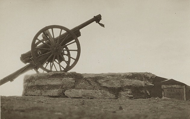 Tinghir_1931_canon_en_position