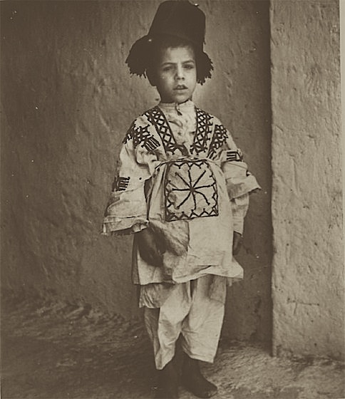 Erfoud_Enfant_tenue_circoncision